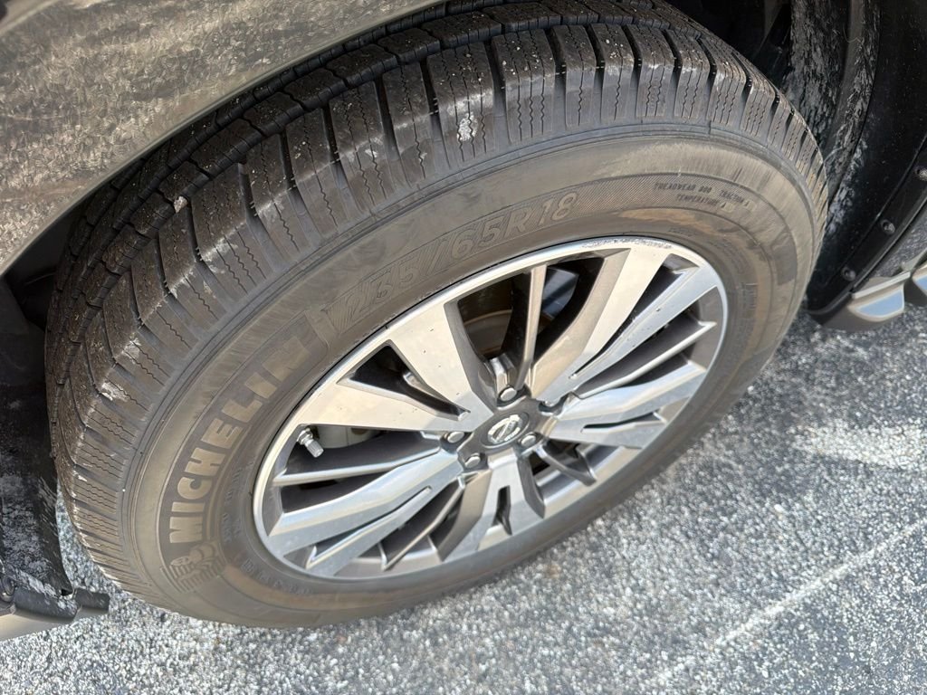 Used 2018 Black Nissan SL image 8