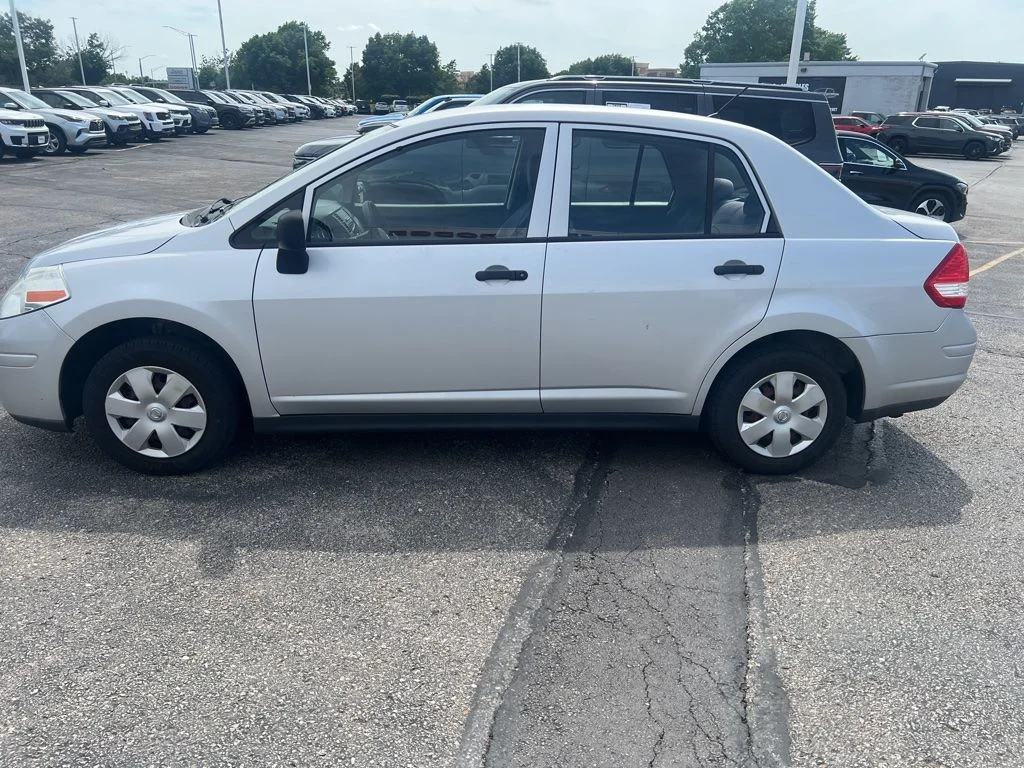Used 2009 Silver Nissan 1.6 image 2