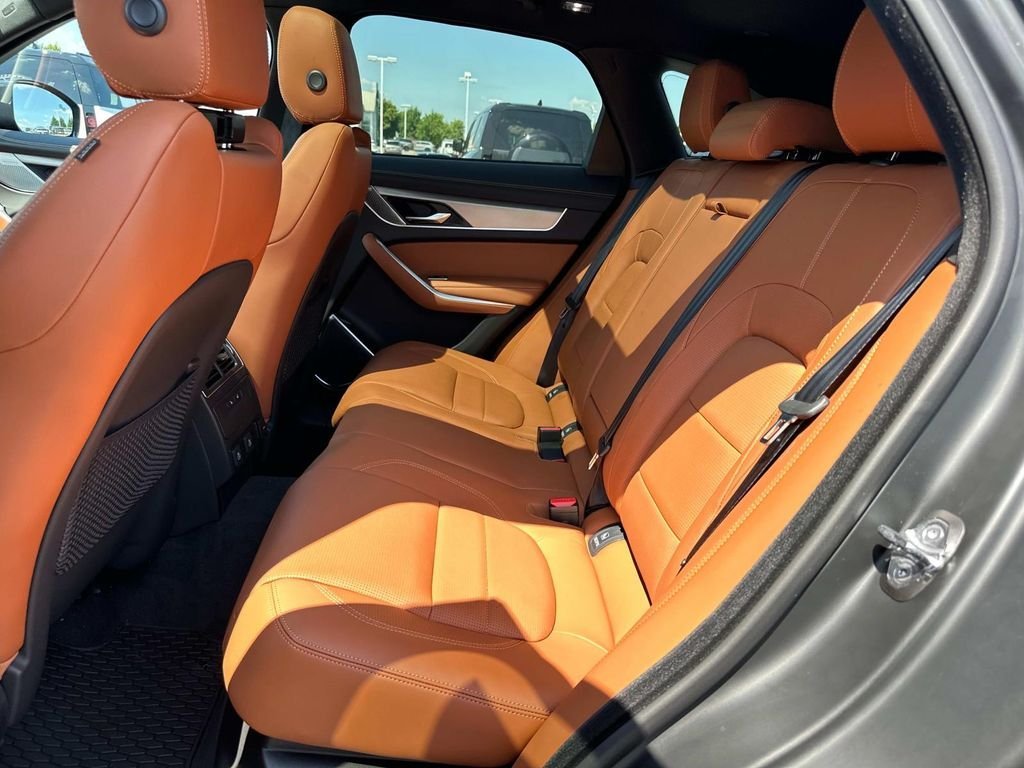 2025 Jaguar F-PACE R-Dynamic S - Photo 9