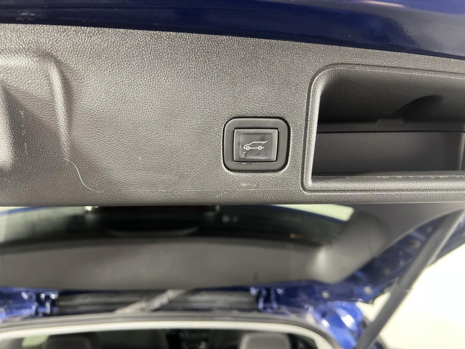 Used 2023 Marine Metallic GMC SLE image 12