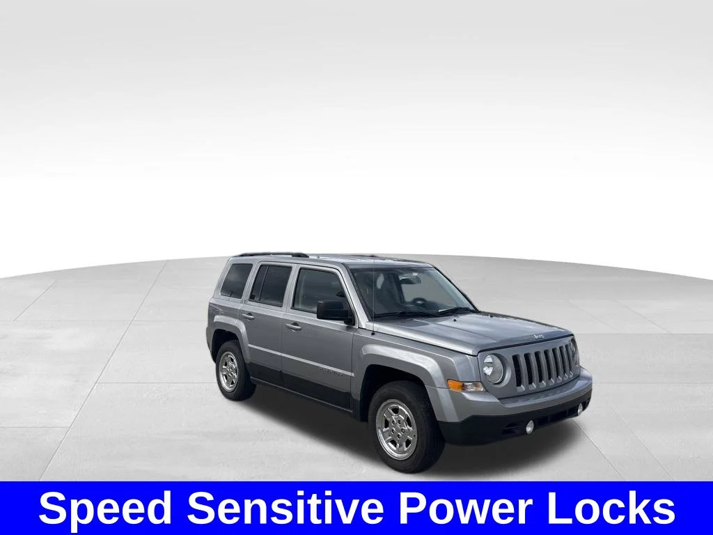 Used 2015 Silver Jeep Sport image 9