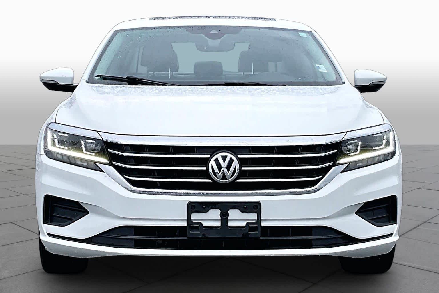 Used 2022 Pure White Volkswagen 2.0T SE image 4