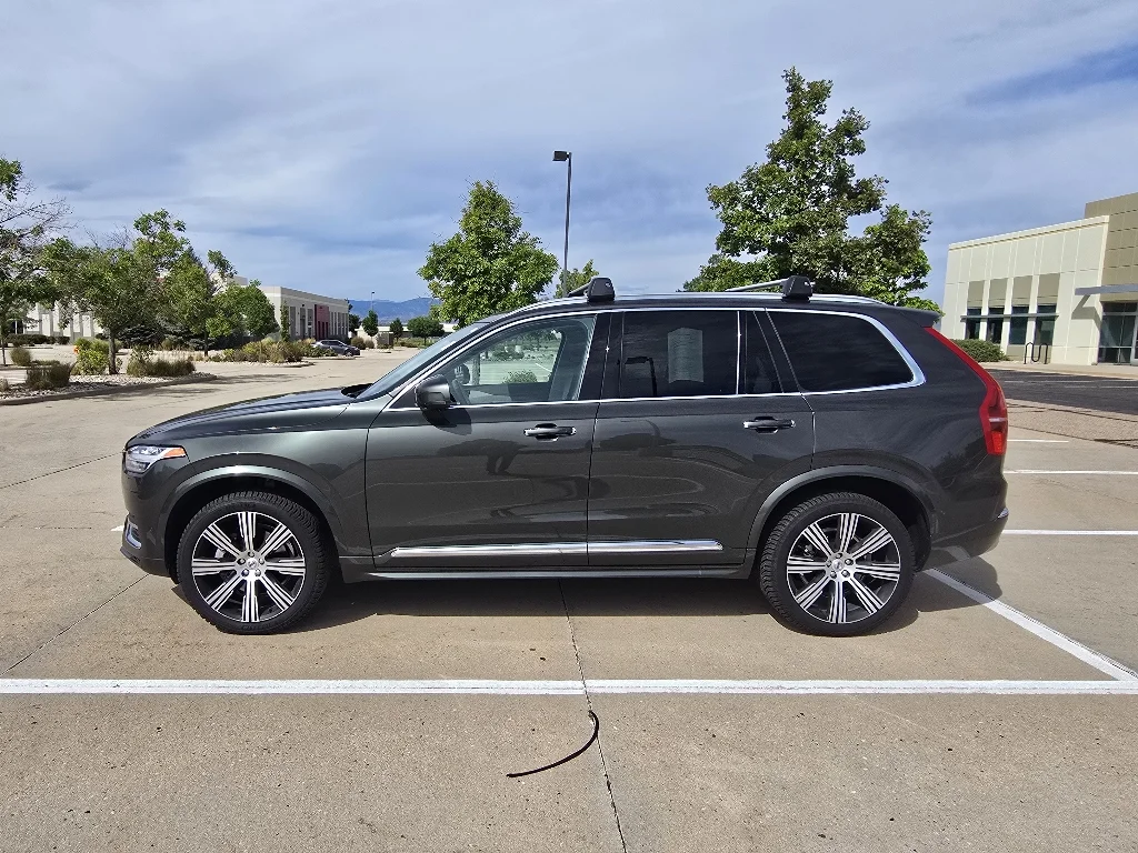 Used 2022 Pine Grey Metallic Volvo Inscription image 2
