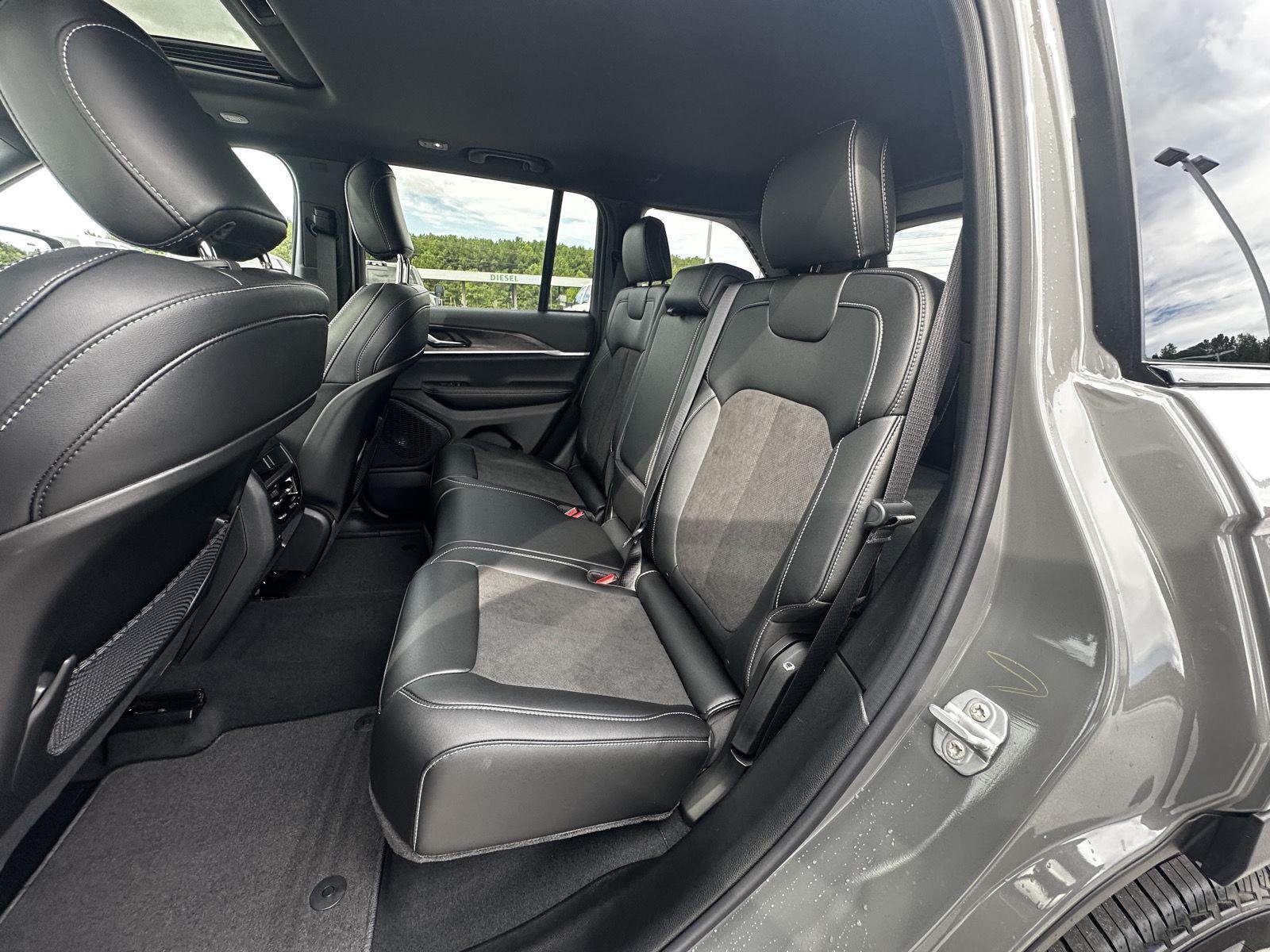 New 2027 Sting-Gray Clear-Coat Paint Jeep Laredo Altitude image 10