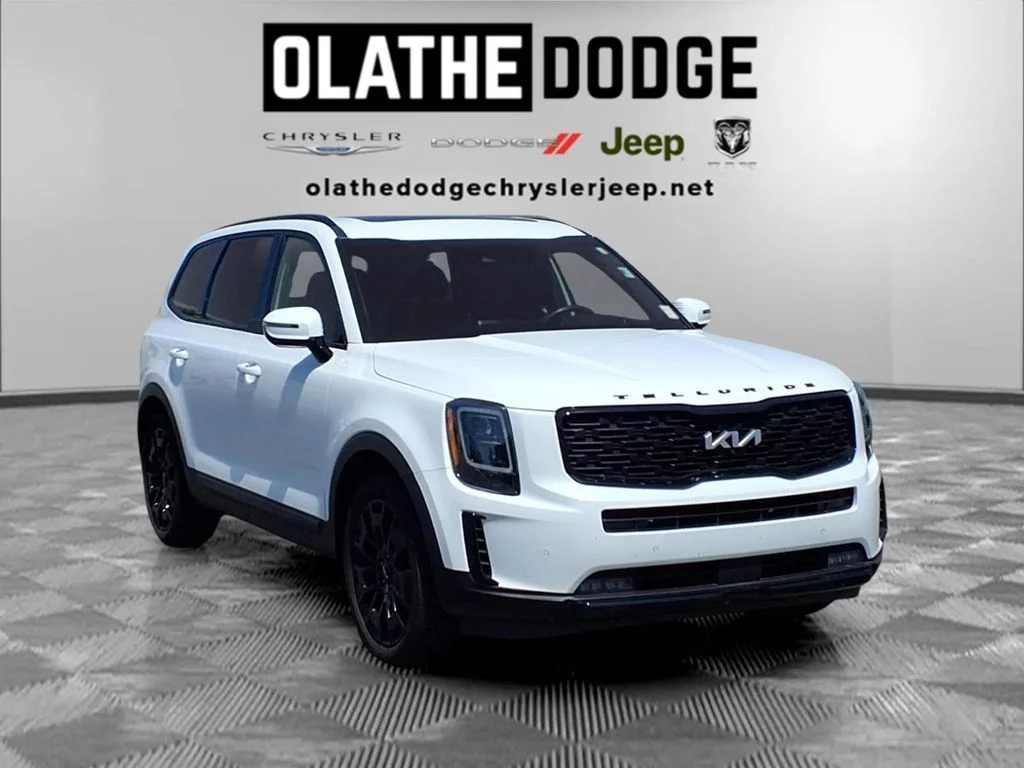 Used 2022 White Kia SX image 31