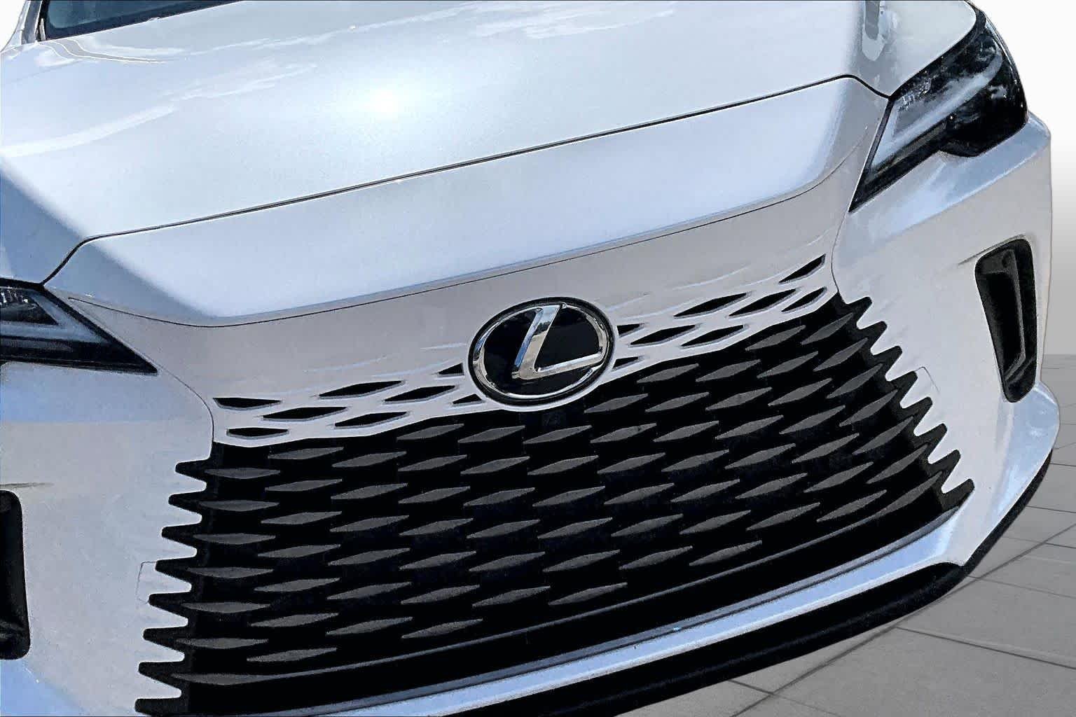 Used 2025 Eminent White Pearl Lexus Premium Plus image 30