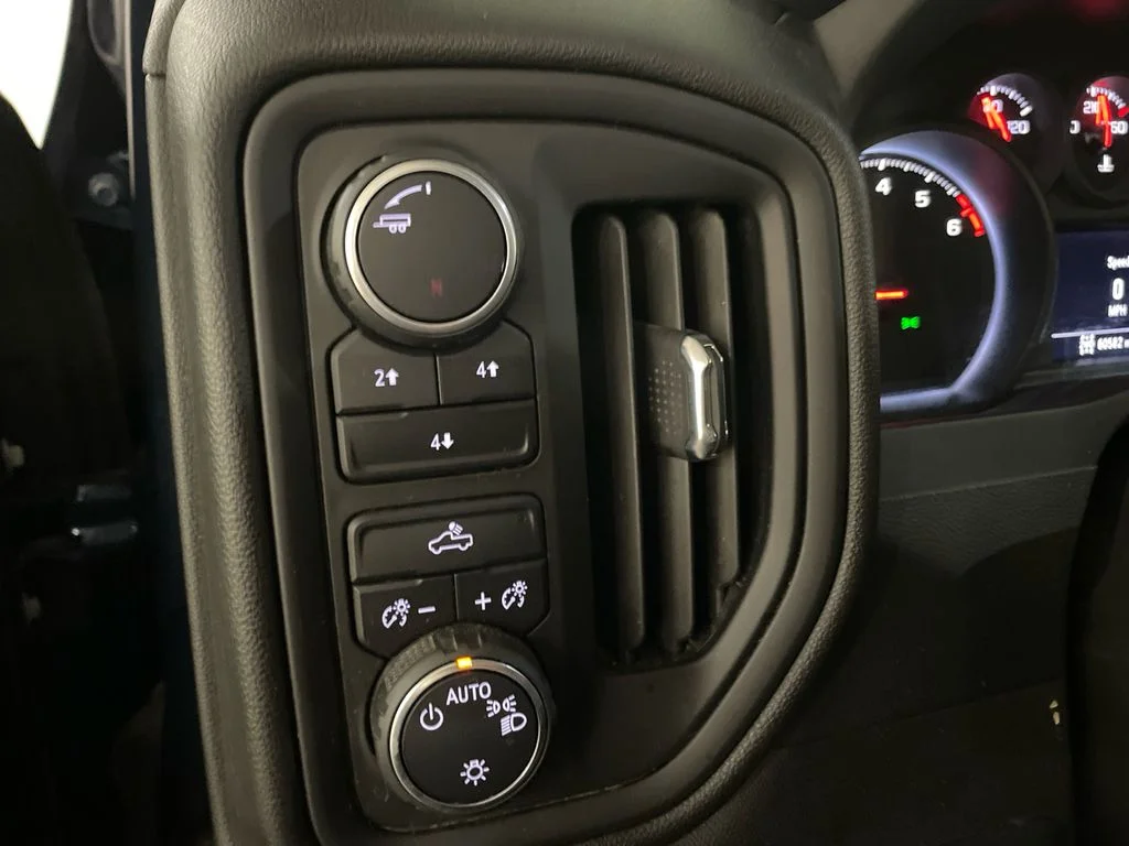 Used 2022 Northsky Blue Metallic Chevrolet Custom image 12