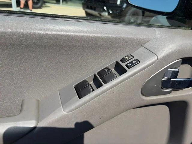 Used 2012 Silver Nissan SV image 31
