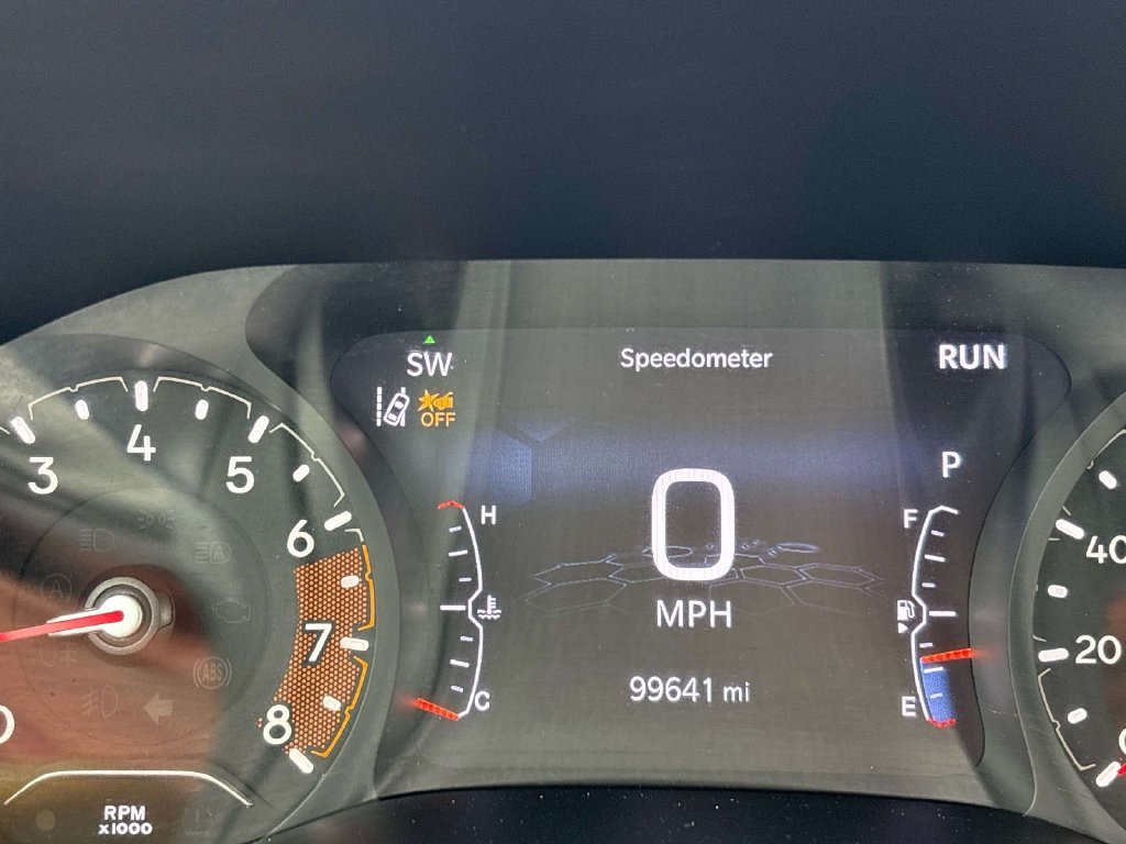 Used 2022 White Jeep Latitude image 23