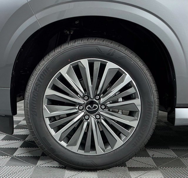 New 2027 Silver INFINITI LUXE image 10