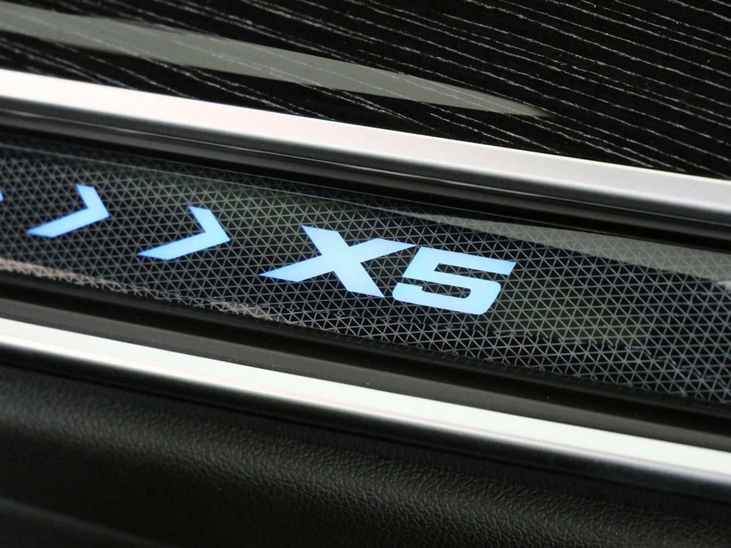 Used 2026 Carbon Black Metallic BMW xDrive50e image 25