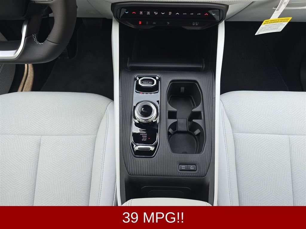 New 2026 Diamond Black Crystal Pearlcoat Jeep Laredo image 14