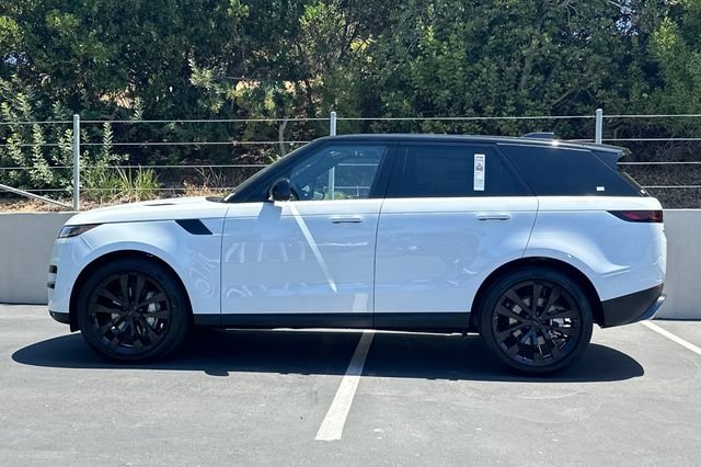 New 2026 Fuji White Land Rover SE image 2