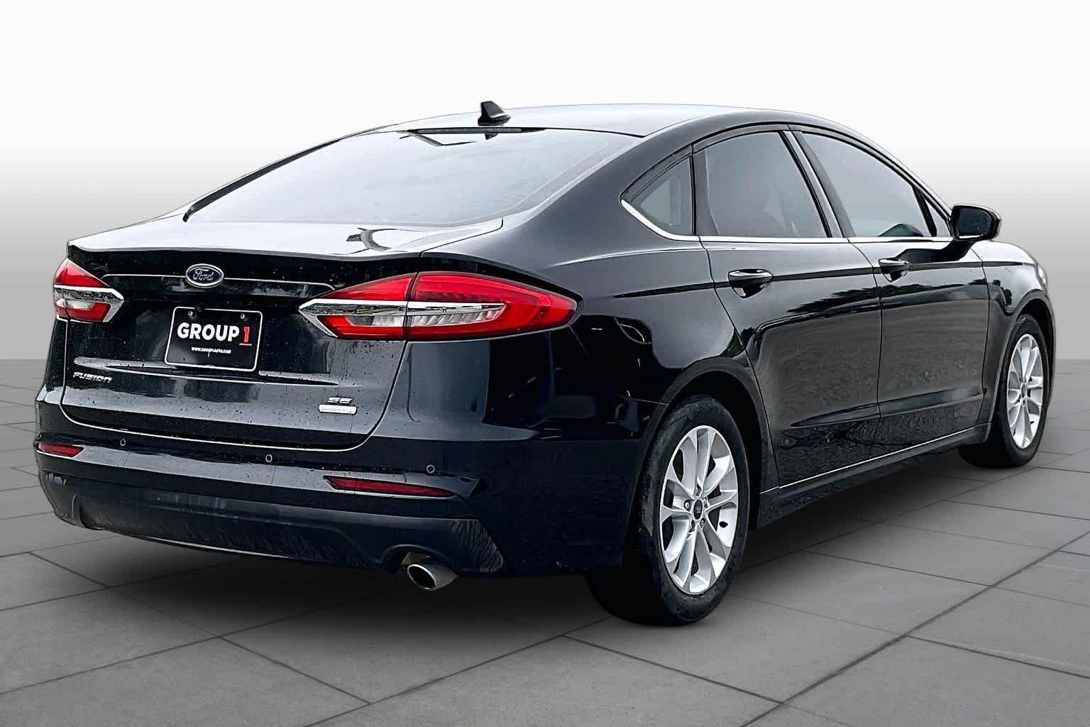Used 2019 Agate Black Ford SE image 13