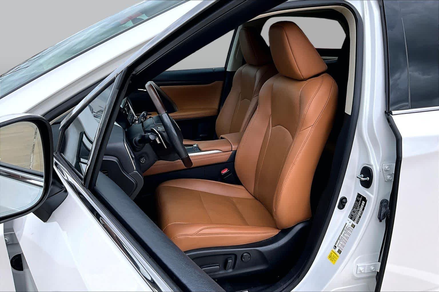 Used 2021 Eminent White Pearl Lexus  image 8