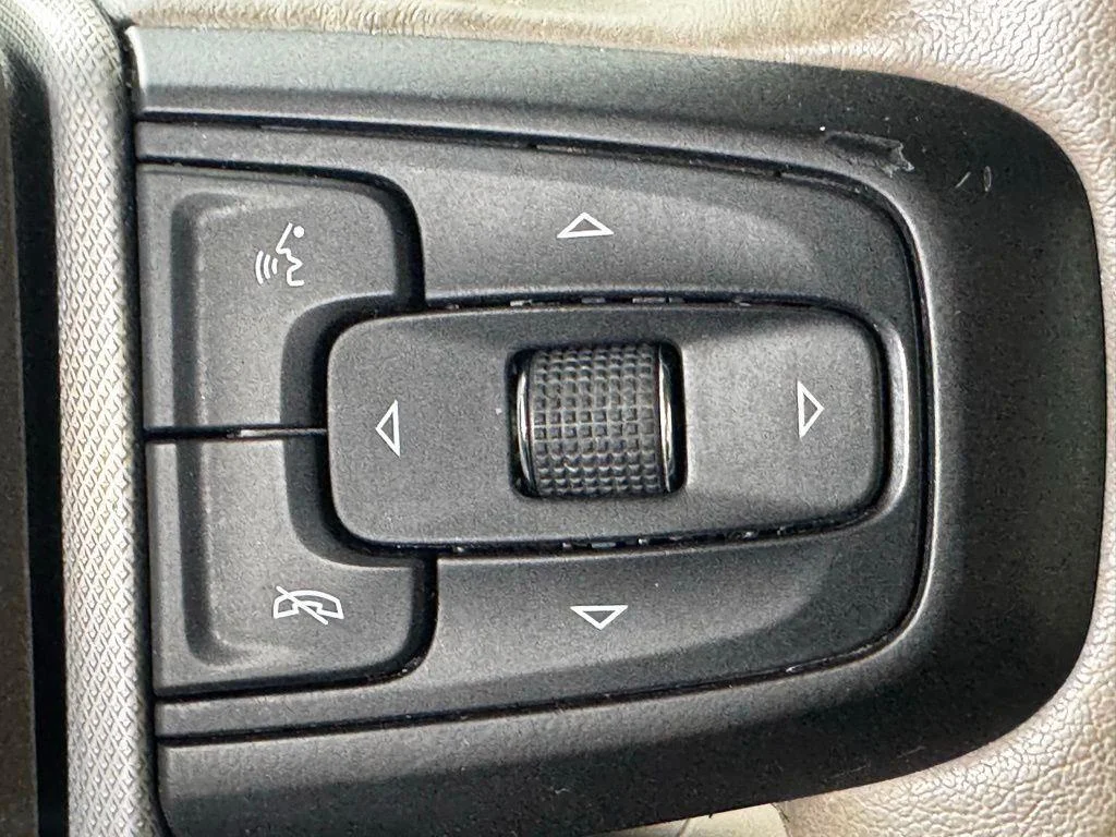 Used 2021 White Frost GMC Denali image 8