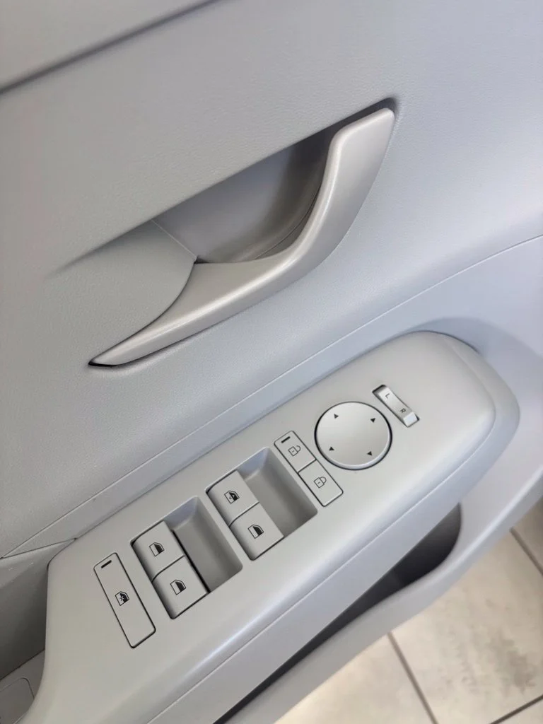 2025 Hyundai Kona SEL - Photo 8