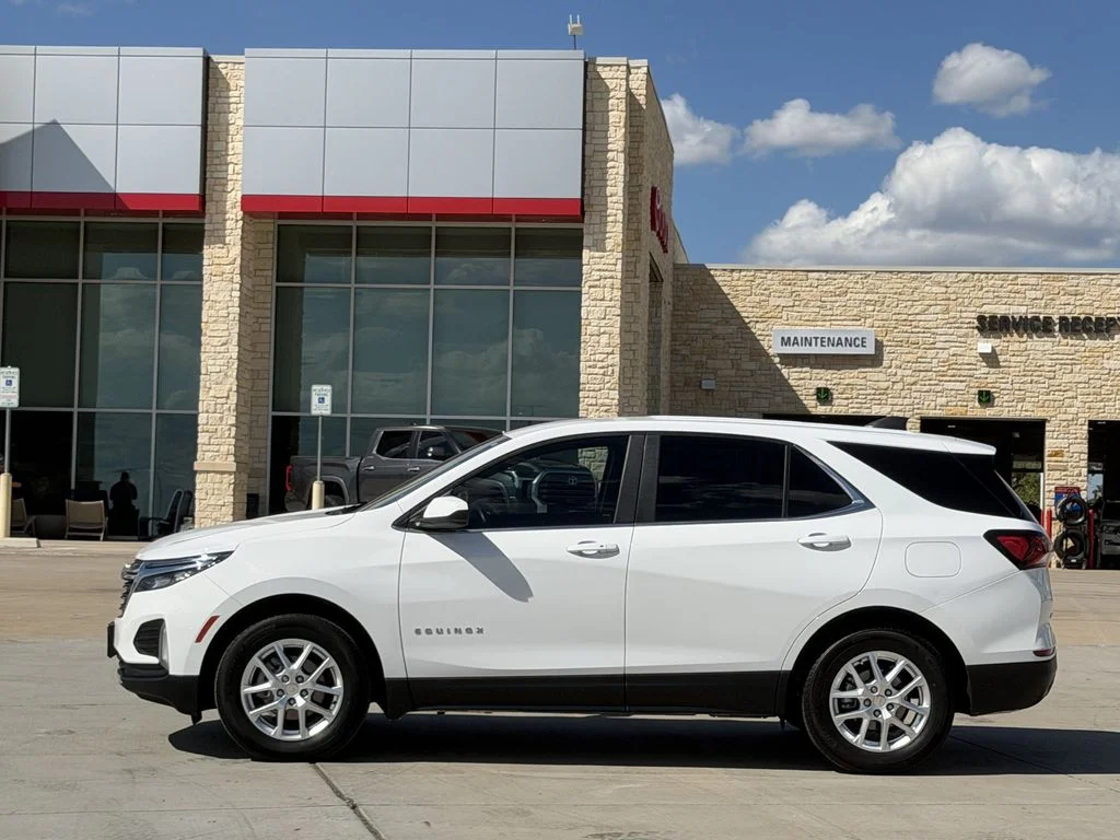 Used 2022 White Chevrolet LT image 3