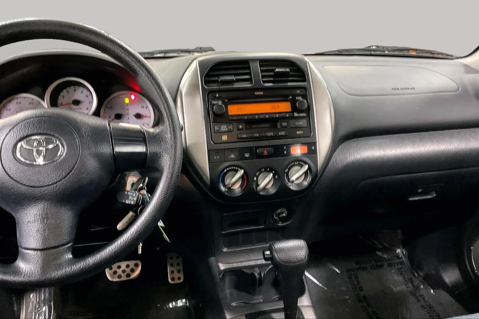 Used 2005 Titanium Metallic Toyota  image 6