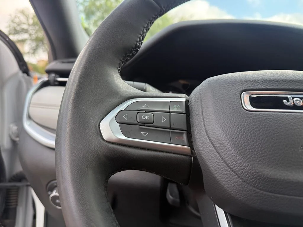 Used 2025 White Jeep Limited image 24