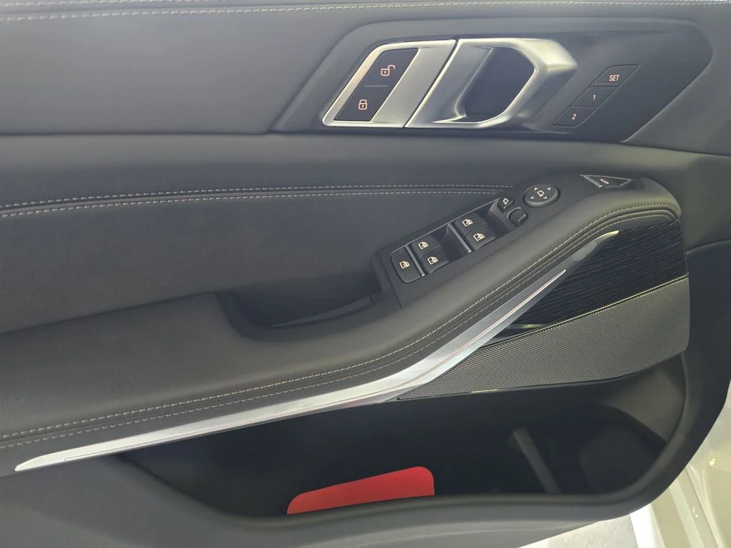 Used 2026 White BMW sDrive40i image 18