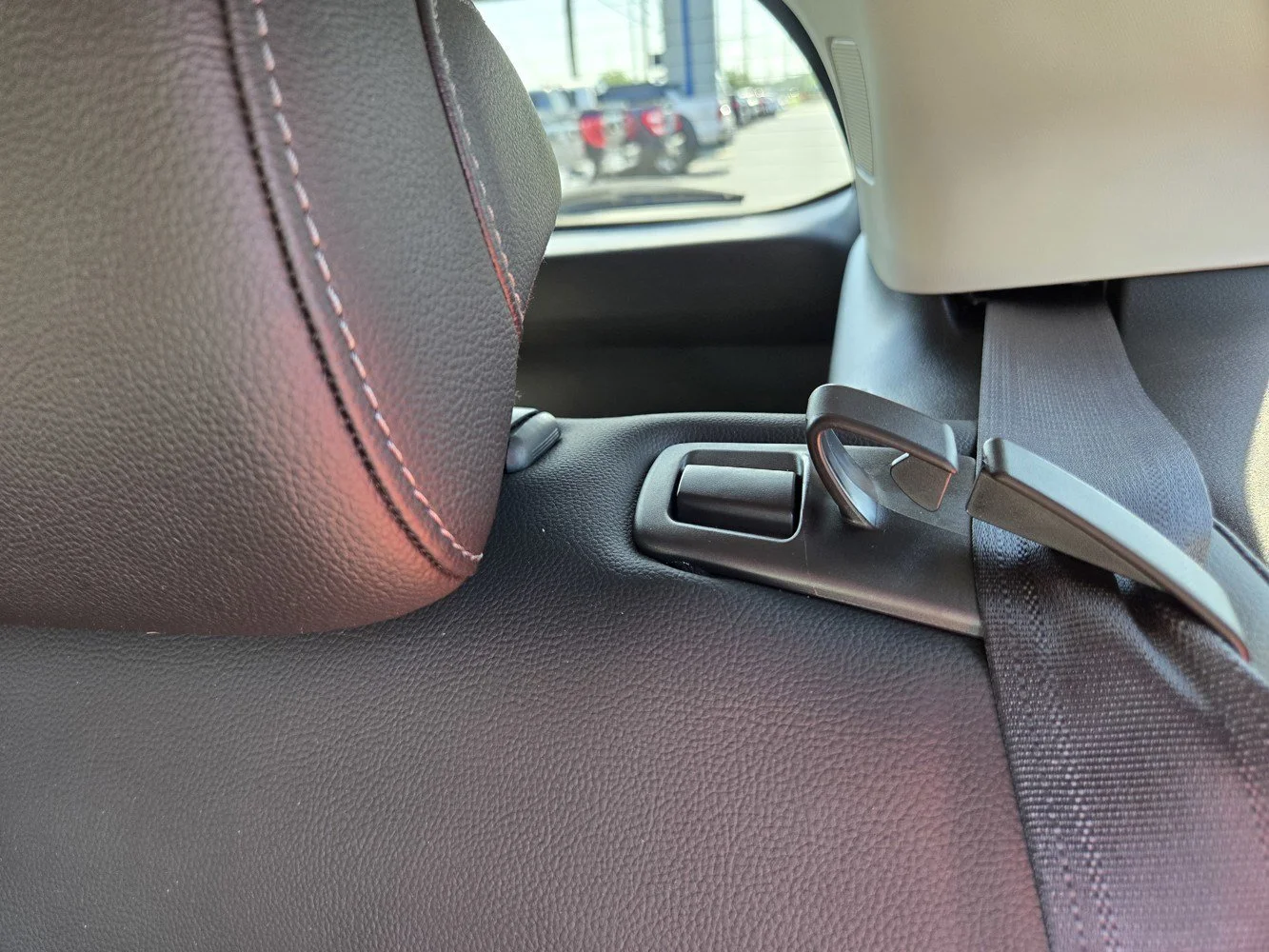 Used 2025 Wind Chill Pearl Mazda Premium Plus Package image 33