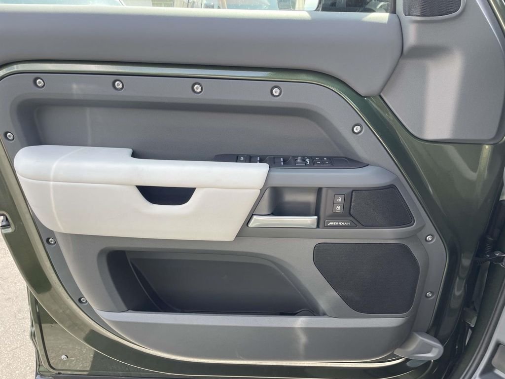 New 2026 Woolstone Green Land Rover S image 33