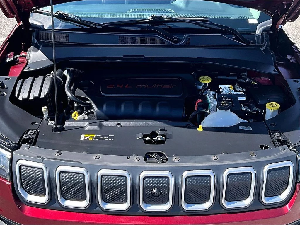Used 2022 Red Jeep Latitude Lux image 11
