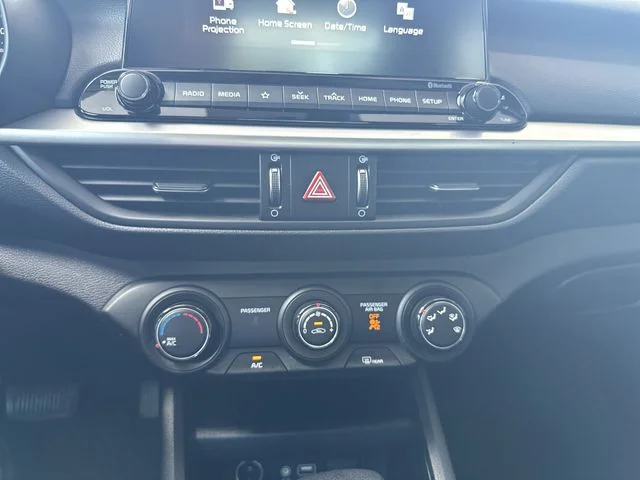 Used 2021 White Kia LXS image 19