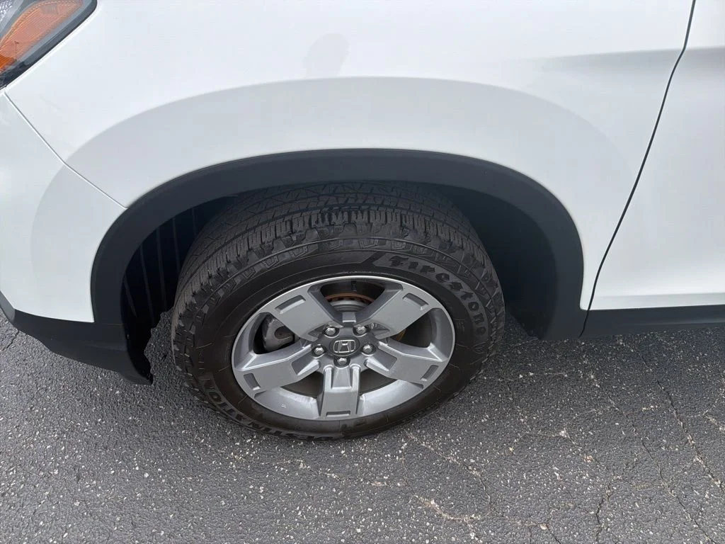 Used 2025 White Honda RTL image 3