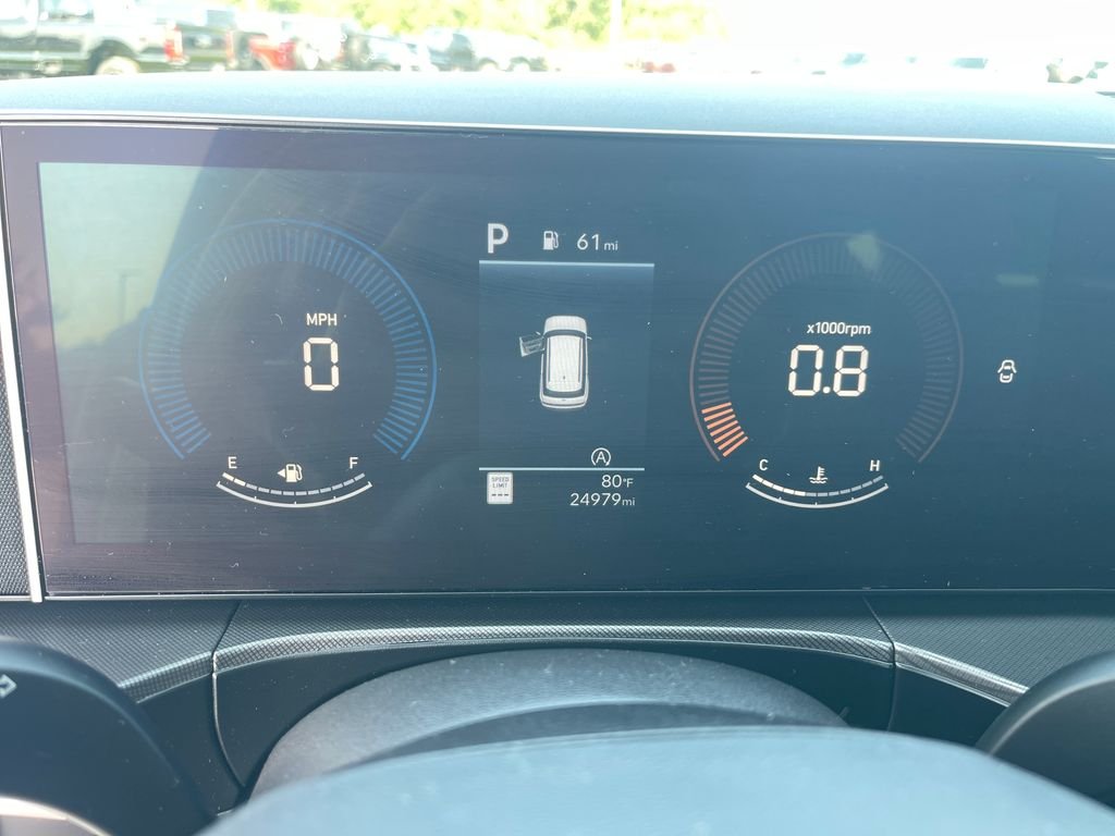 Used 2025 White Hyundai SE image 18