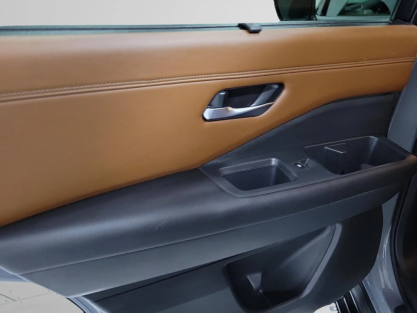Used 2024 Solid Gray/Super Black Nissan Platinum image 10