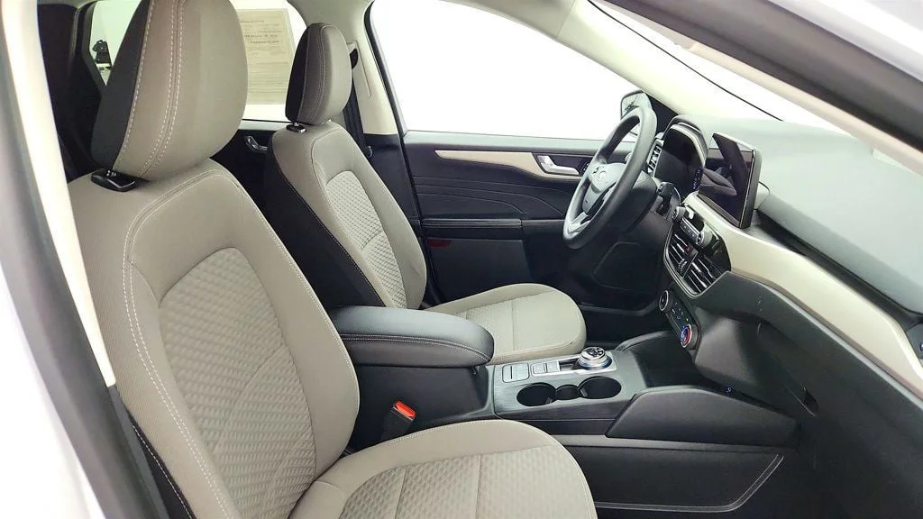 Used 2021 Oxford White Ford SE AWD image 23