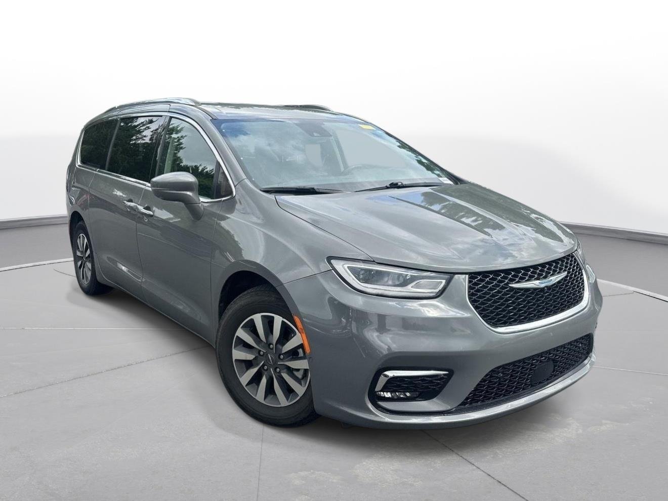 Used 2021 Ceramic Gray Clearcoat Chrysler Hybrid Touring L image 4
