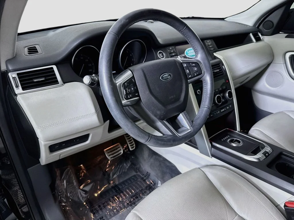Used 2017 Black Land Rover HSE image 9