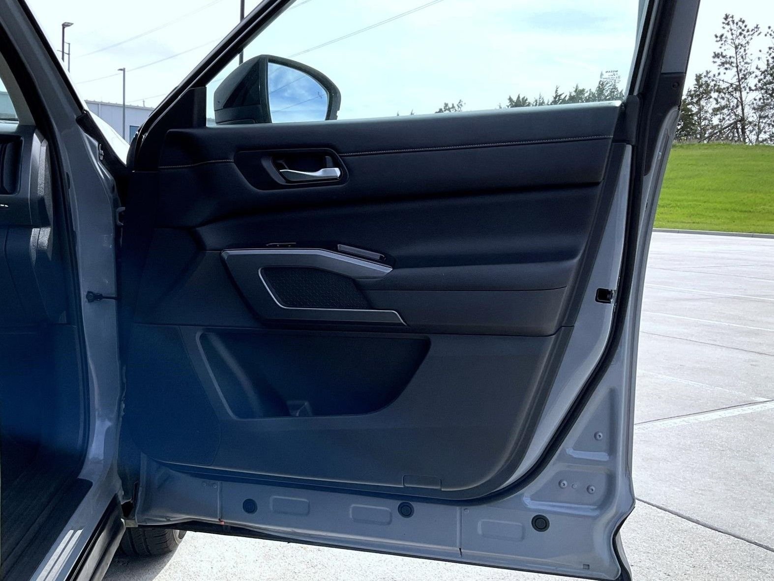 Used 2023 Gray Nissan SL image 17