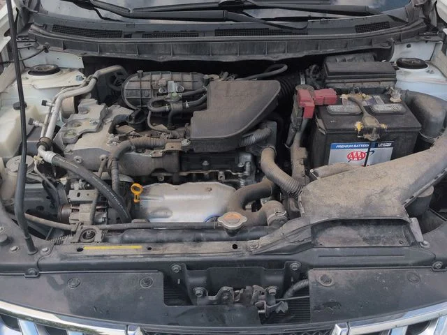 Used 2013 White Nissan SL image 33