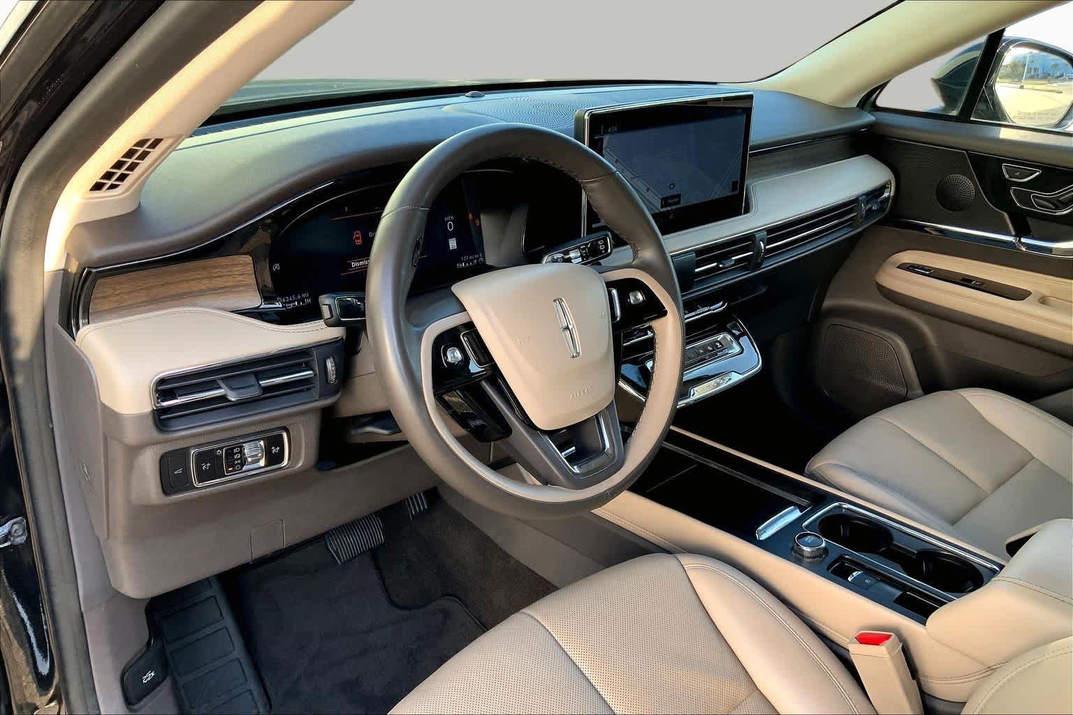 Used 2023 Infinite Black Clearcoat Metallic Lincoln Reserve image 18
