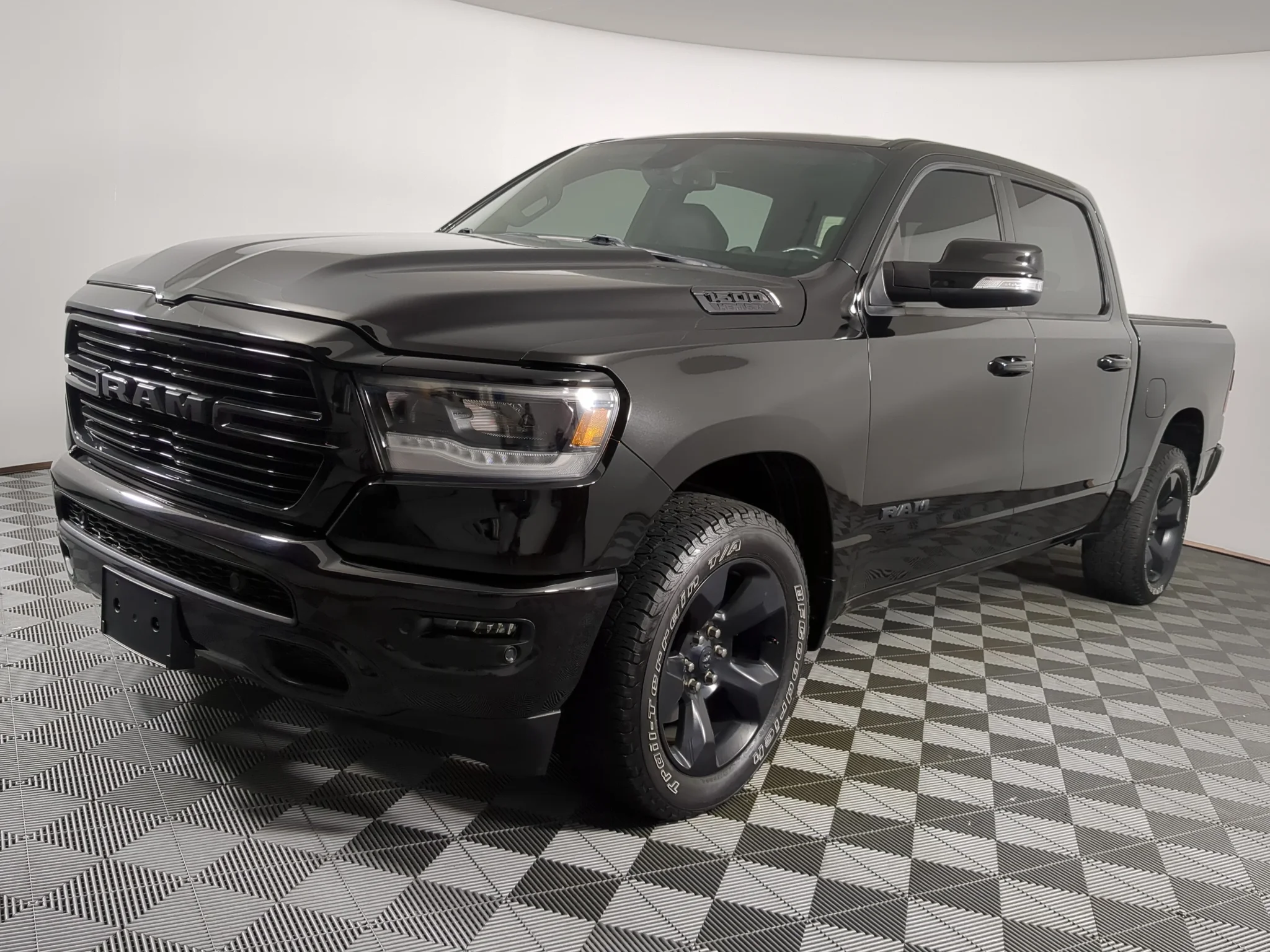 Used 2019 Black Ram Big Horn/Lone Star image 5