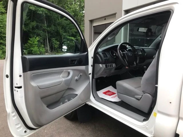 Used 2013 White Toyota Base image 11