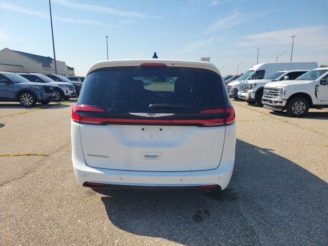 Used 2025 Bright White Clearcoat Chrysler Select image 24