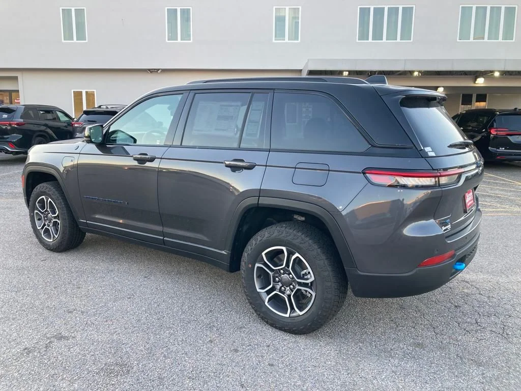 New 2024 Baltic Gray Metallic Clear-Coat Exterior Paint Jeep Trailhawk 4xe image 3
