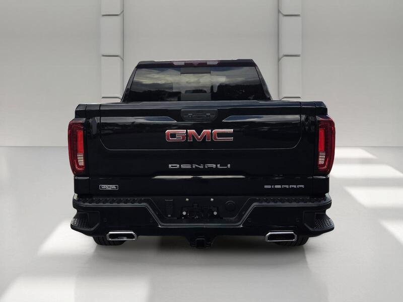 Used 2022 Onyx Black GMC 4WD CREW CAB 147" DENALI image 4
