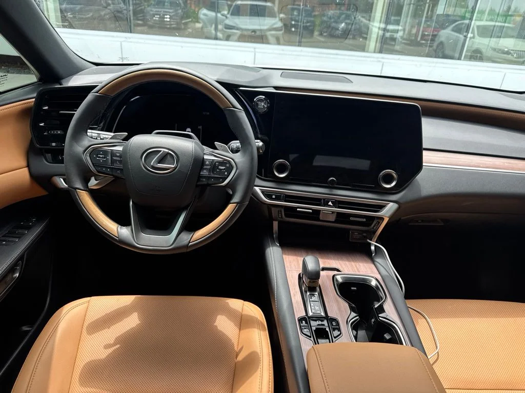 Used 2025 White Lexus 350 Premium image 9