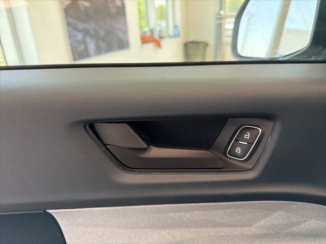 New 2026 Space White Metallic Ford XLT image 19