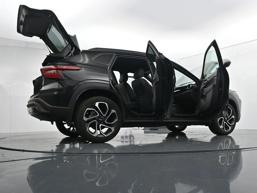 Used 2025 Black Chevrolet 2RS image 41