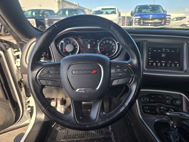 Used 2019 White Dodge SXT image 20