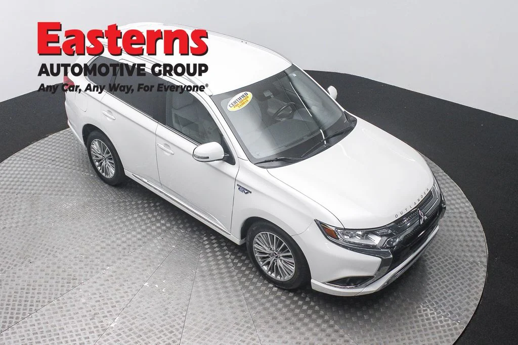 Used 2020 White Mitsubishi SEL image 3