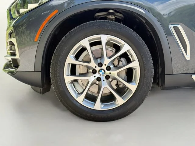 Used 2022 Arctic Grey Metallic BMW sDrive40i image 43