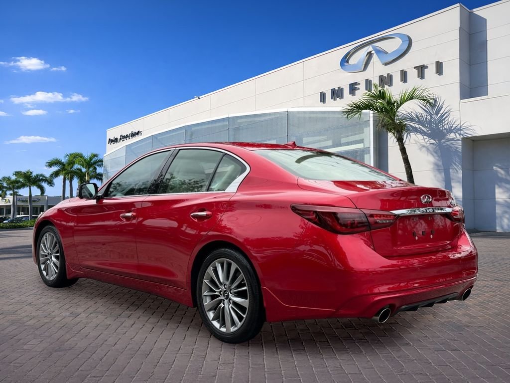 Used 2023 Red INFINITI LUXE image 5